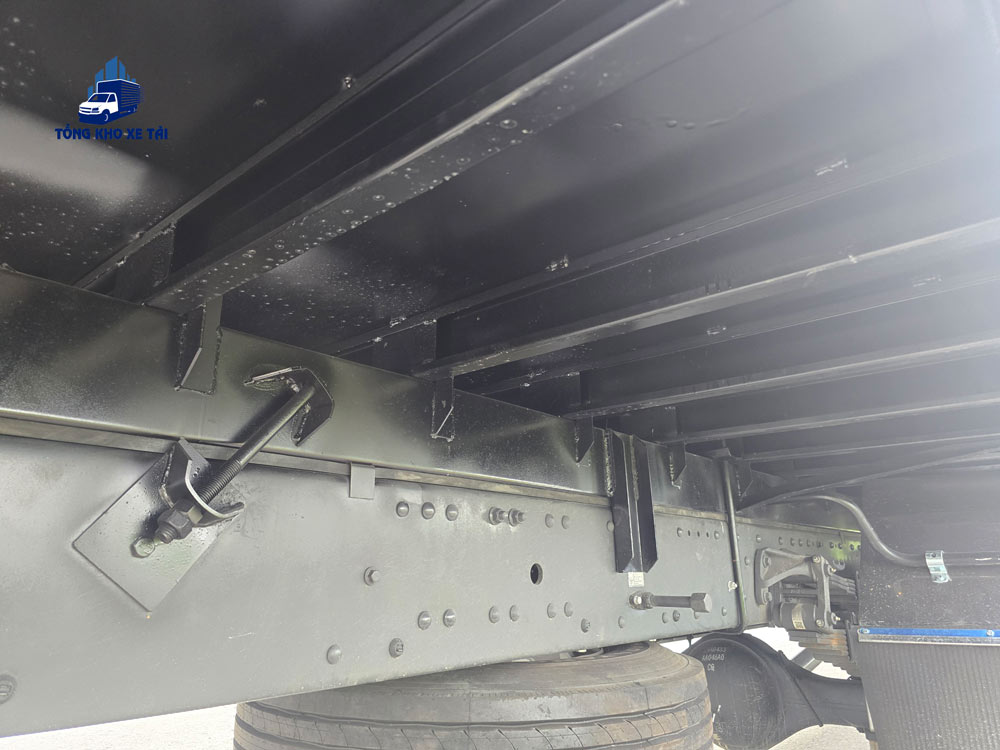 XE CHENGLONG H5 240HP THÙNG KÍN CONT 9M9